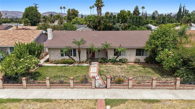 22427 Vanowen, West Hills, CA 91307