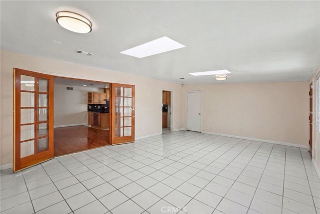 22427 Vanowen, West Hills, CA 91307