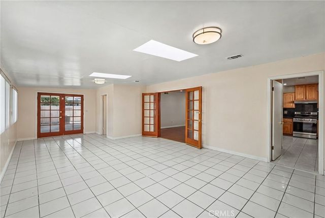 22427 Vanowen, West Hills, CA 91307