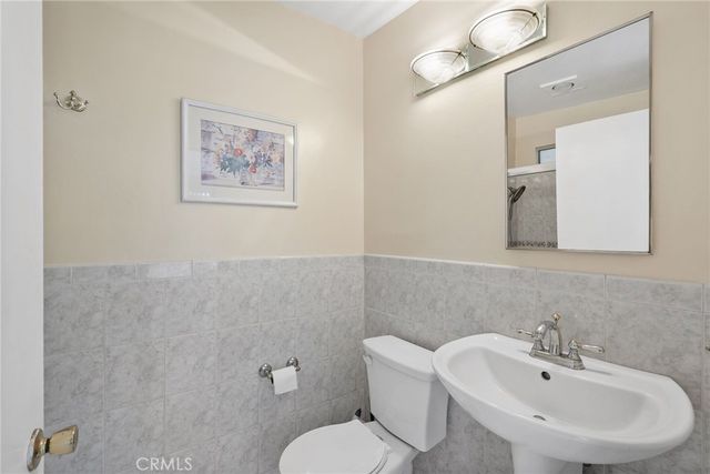 22427 Vanowen, West Hills, CA 91307