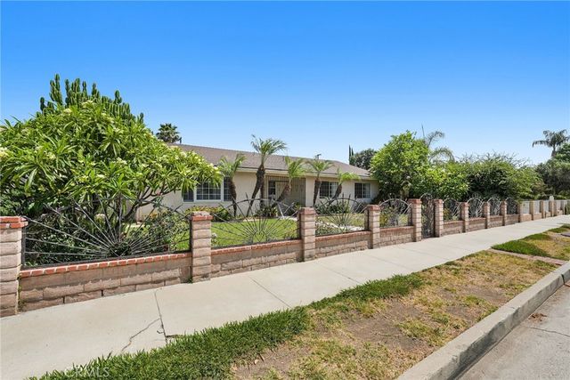 22427 Vanowen, West Hills, CA 91307