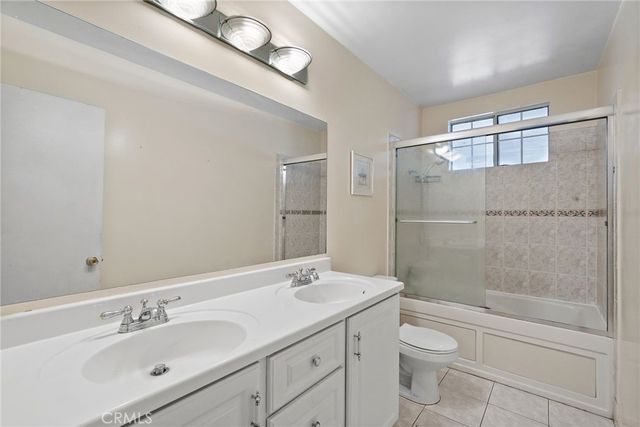 22427 Vanowen, West Hills, CA 91307