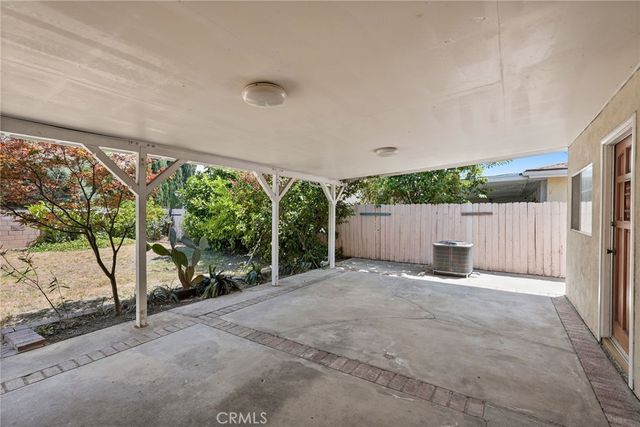 22427 Vanowen, West Hills, CA 91307