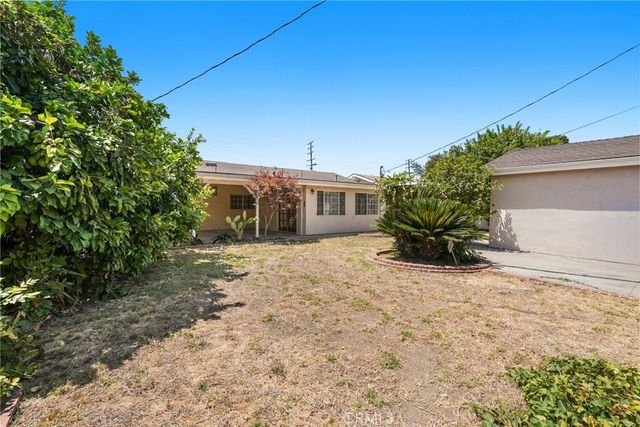 22427 Vanowen, West Hills, CA 91307