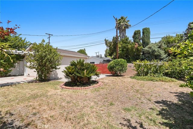 22427 Vanowen, West Hills, CA 91307