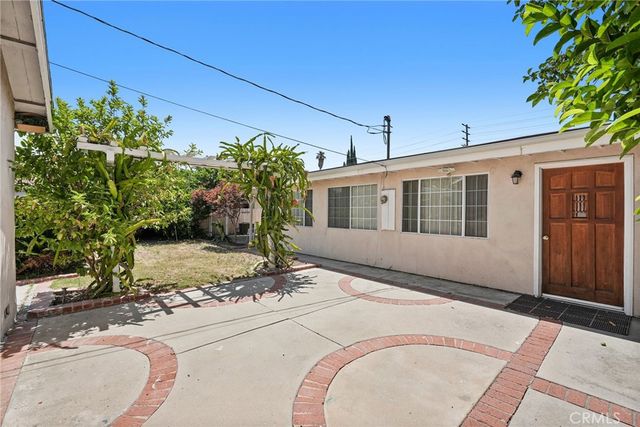 22427 Vanowen, West Hills, CA 91307