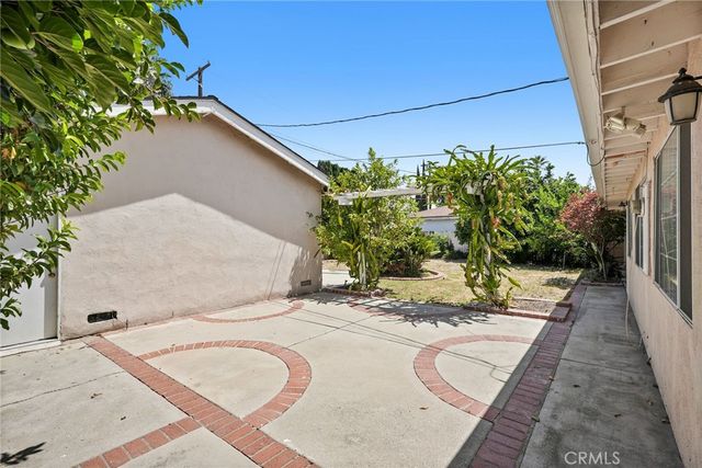 22427 Vanowen, West Hills, CA 91307