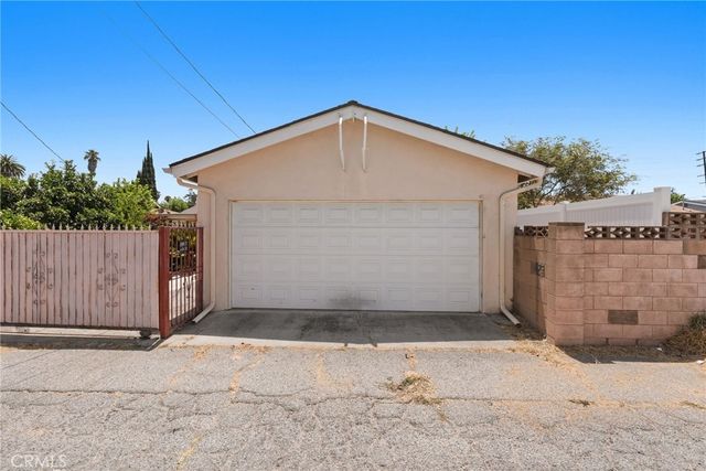 22427 Vanowen, West Hills, CA 91307