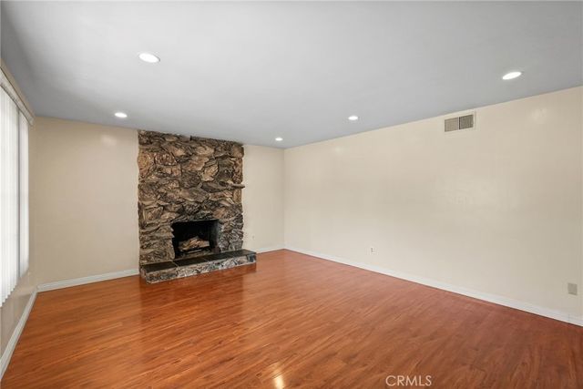 22427 Vanowen, West Hills, CA 91307