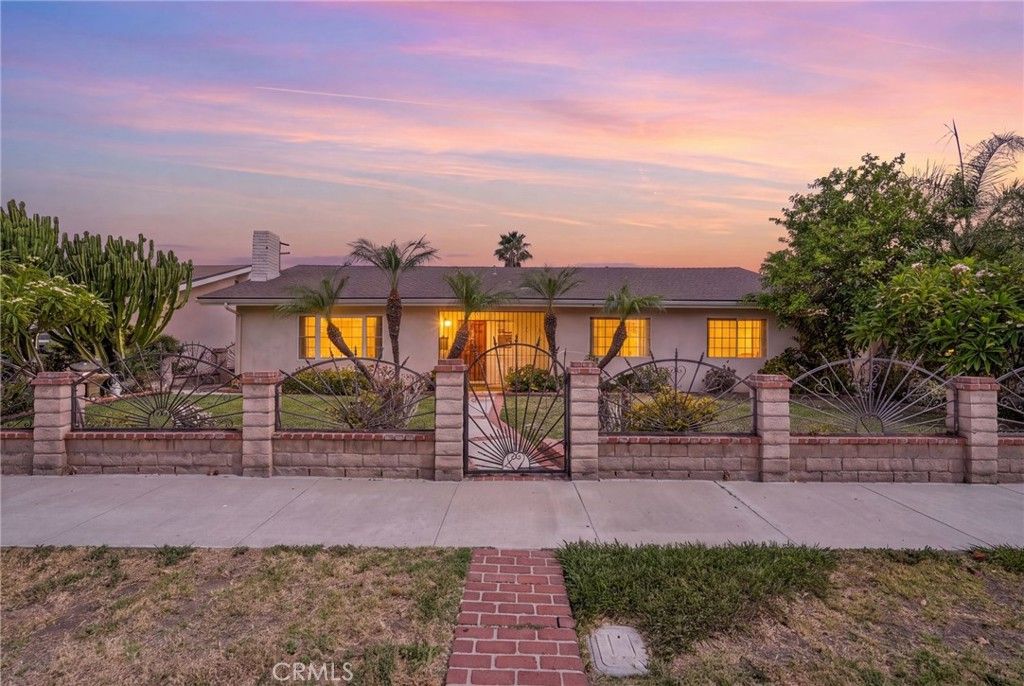 22427 Vanowen, West Hills, CA 91307