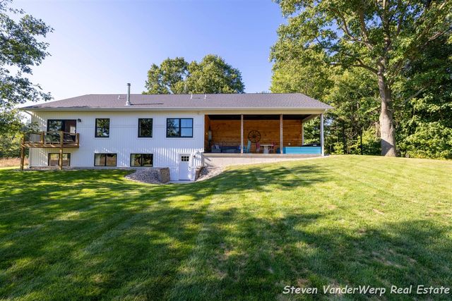 12640 Bucs Drive, Grand Haven, MI 49417