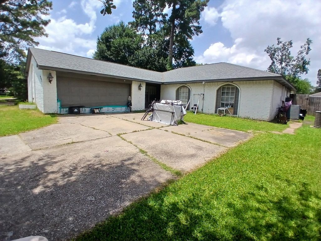 6303 Coachgate Drive, Spring, TX 77373