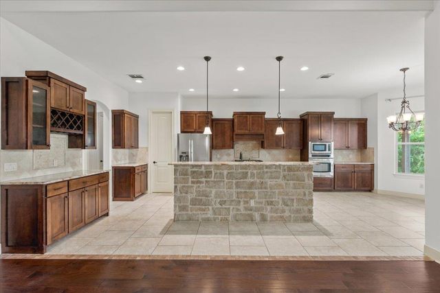 101 Eland Ave, Bastrop, TX 78602