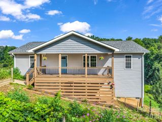 18 Old Chapman Place, Leicester, NC 28748