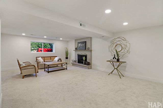1425 Concord Lane, Schaumburg, IL 60193
