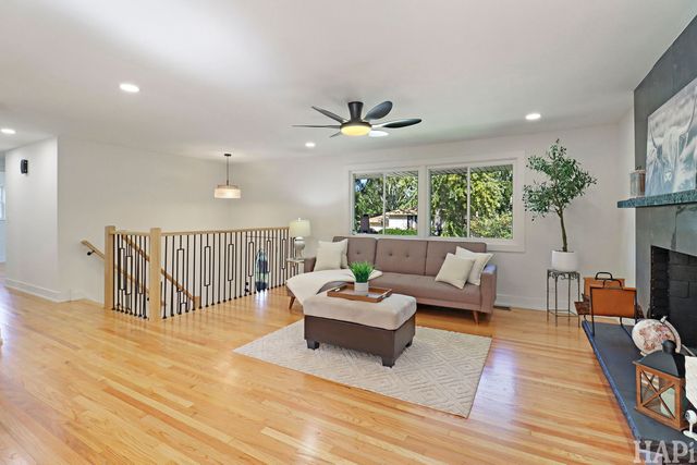 1425 Concord Lane, Schaumburg, IL 60193