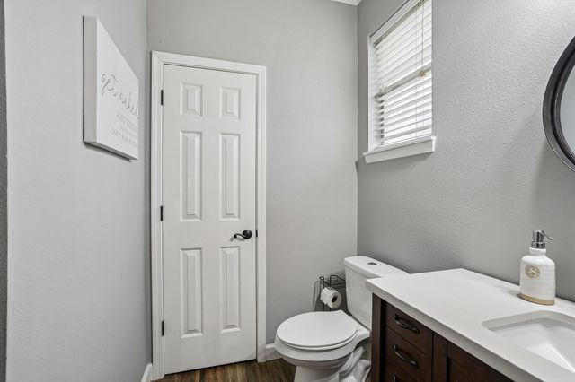10900 Sycamore Drive N, La Porte, TX 77571