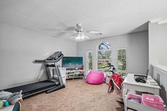 10900 Sycamore Drive N, La Porte, TX 77571