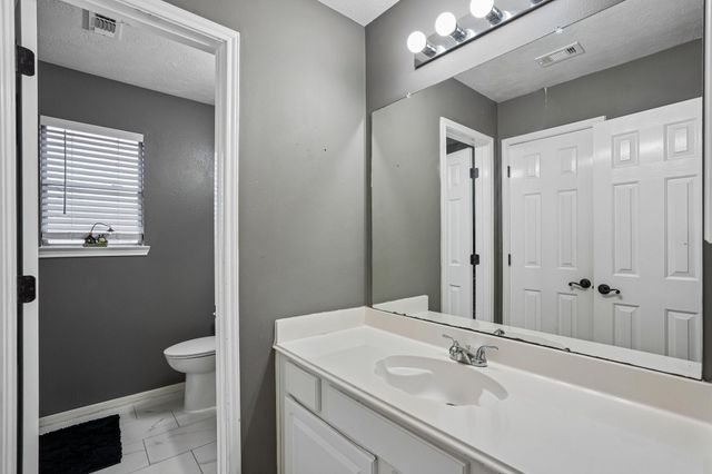 10900 Sycamore Drive N, La Porte, TX 77571