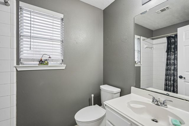 10900 Sycamore Drive N, La Porte, TX 77571