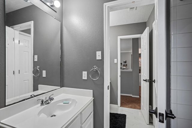 10900 Sycamore Drive N, La Porte, TX 77571