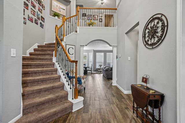10900 Sycamore Drive N, La Porte, TX 77571