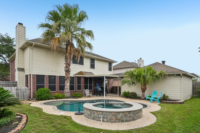 10900 Sycamore Drive N, La Porte, TX 77571