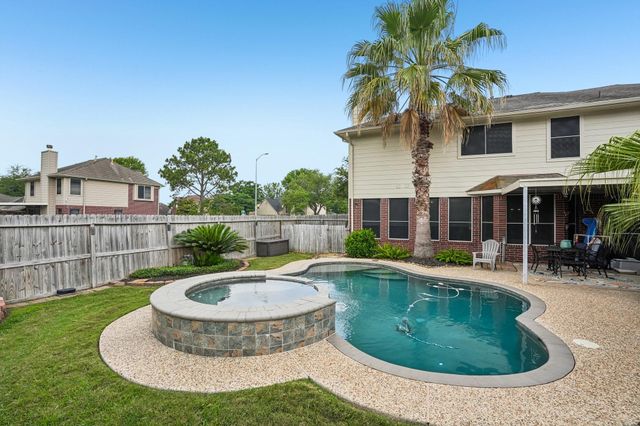 10900 Sycamore Drive N, La Porte, TX 77571