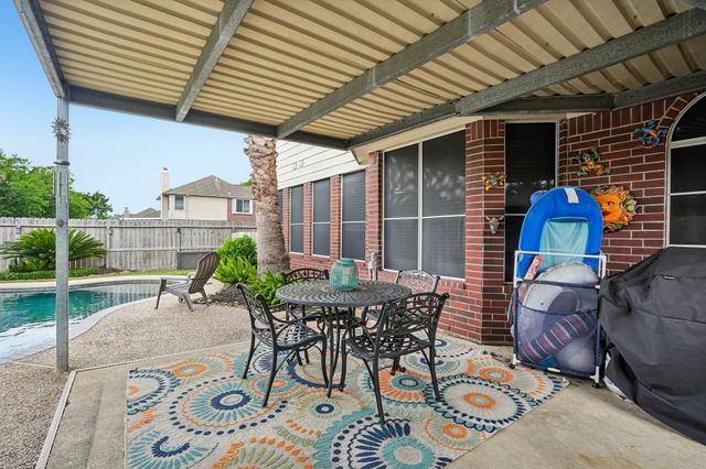 10900 Sycamore Drive N, La Porte, TX 77571