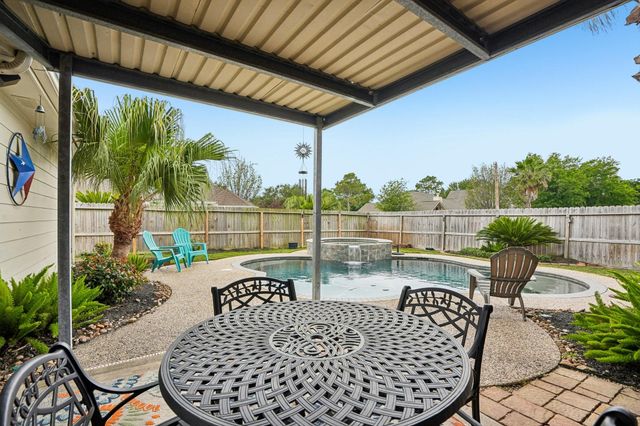 10900 Sycamore Drive N, La Porte, TX 77571