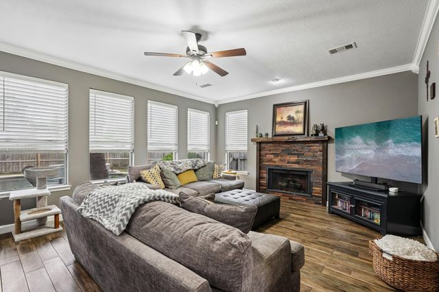 10900 Sycamore Drive N, La Porte, TX 77571