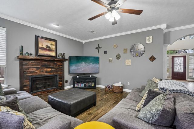 10900 Sycamore Drive N, La Porte, TX 77571