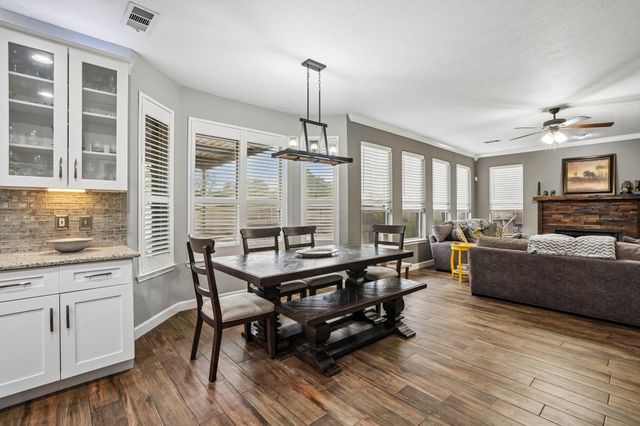 10900 Sycamore Drive N, La Porte, TX 77571