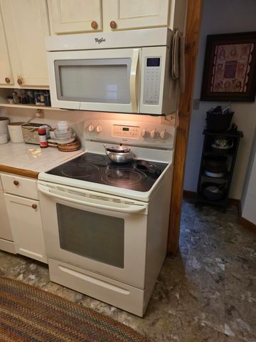 8830 State Hwy E, Houston, MO 65483