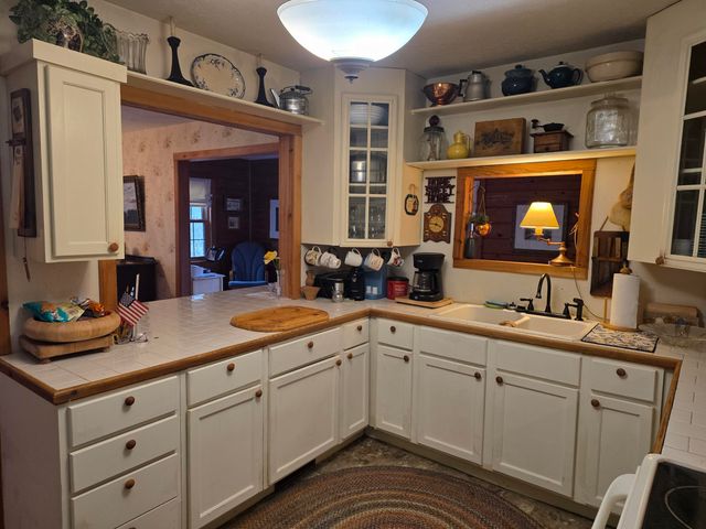 8830 State Hwy E, Houston, MO 65483