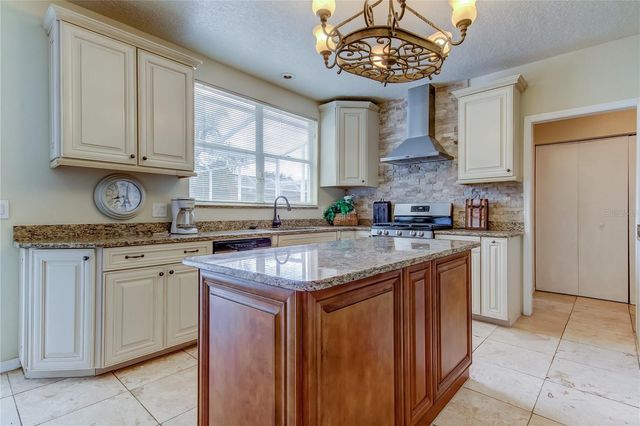 9401 WOODBAY DRIVE, Tampa, FL 33626