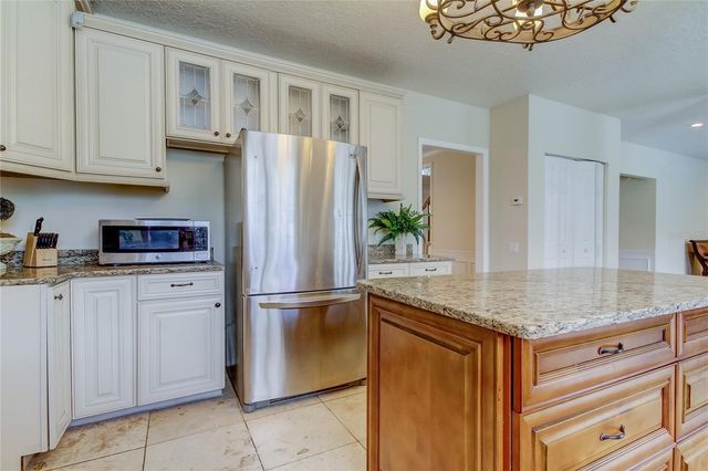 9401 WOODBAY DRIVE, Tampa, FL 33626