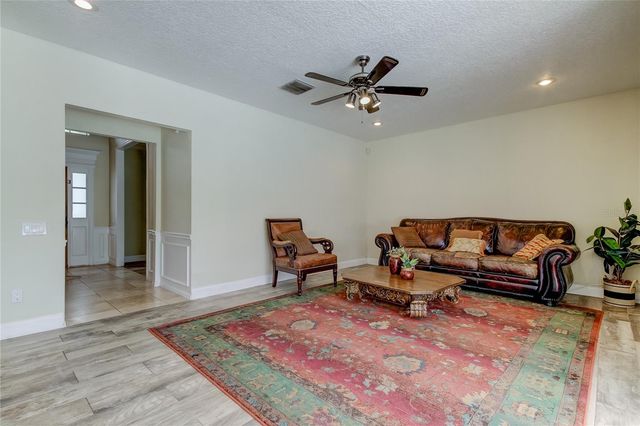 9401 WOODBAY DRIVE, Tampa, FL 33626