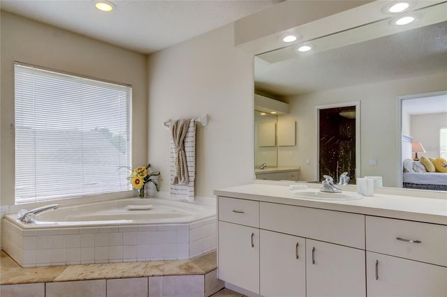 9401 WOODBAY DRIVE, Tampa, FL 33626