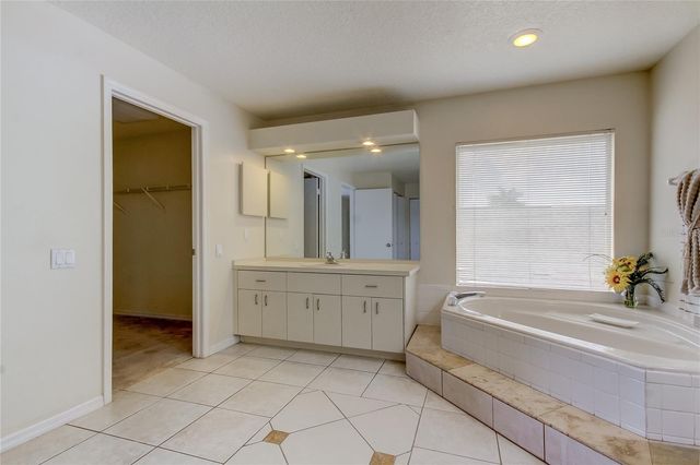 9401 WOODBAY DRIVE, Tampa, FL 33626