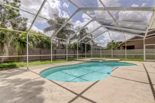9401 WOODBAY DRIVE, Tampa, FL 33626