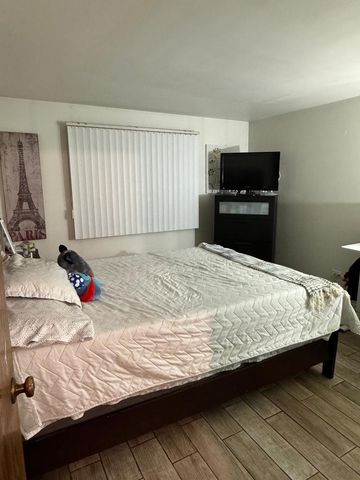 7214 W Wrightwood Avenue 1S, Elmwood Park, IL 60707