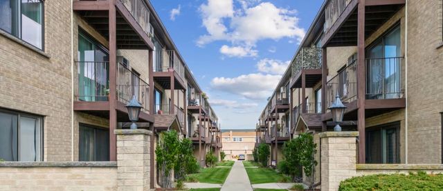 7214 W Wrightwood Avenue 1S, Elmwood Park, IL 60707
