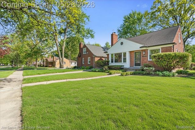 21252 Huntington Avenue, Harper Woods, MI 48225