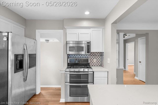 21252 Huntington Avenue, Harper Woods, MI 48225
