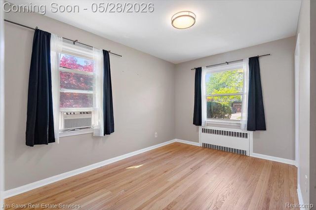 21252 Huntington Avenue, Harper Woods, MI 48225
