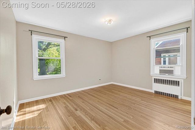 21252 Huntington Avenue, Harper Woods, MI 48225
