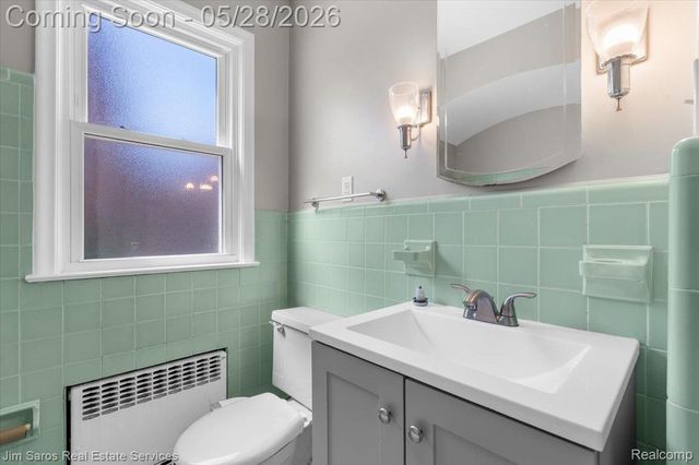 21252 Huntington Avenue, Harper Woods, MI 48225