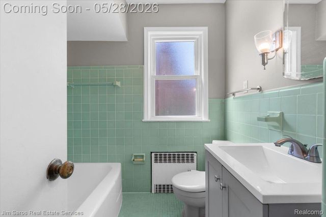 21252 Huntington Avenue, Harper Woods, MI 48225