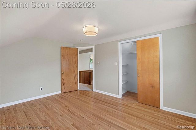 21252 Huntington Avenue, Harper Woods, MI 48225